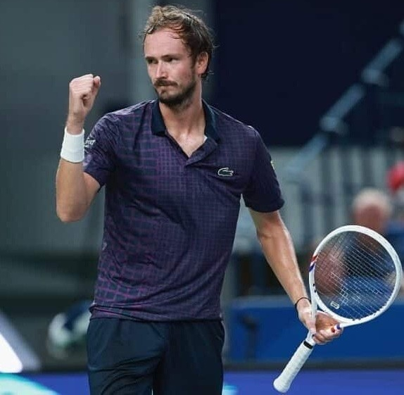 年终总决赛完胜戴维斯杯,梅德韦杰夫状态火热 年终总决赛完胜戴维斯杯,梅德韦杰夫状态火热