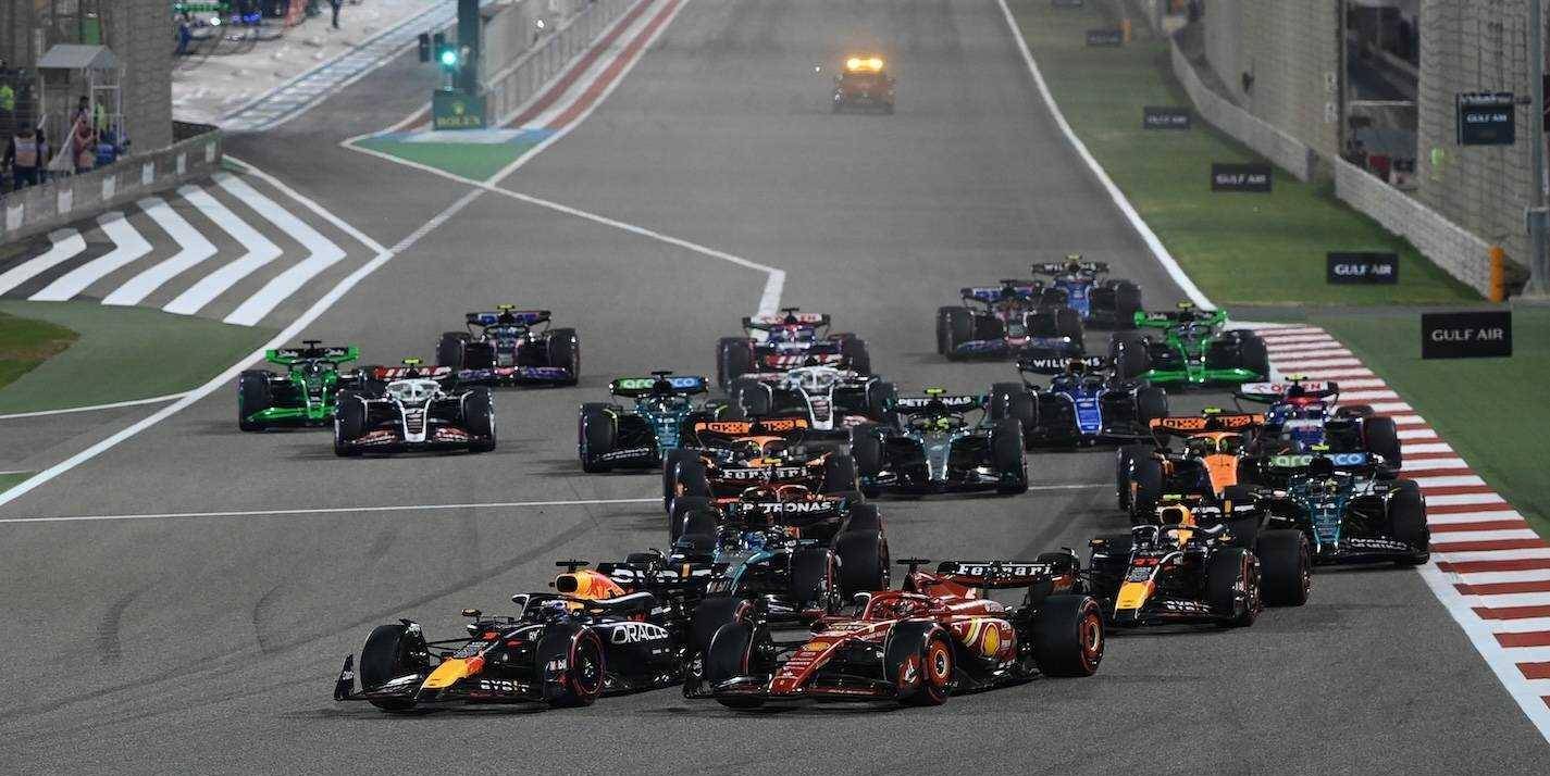 红牛车队逆转法拉利，塞恩斯统治全场