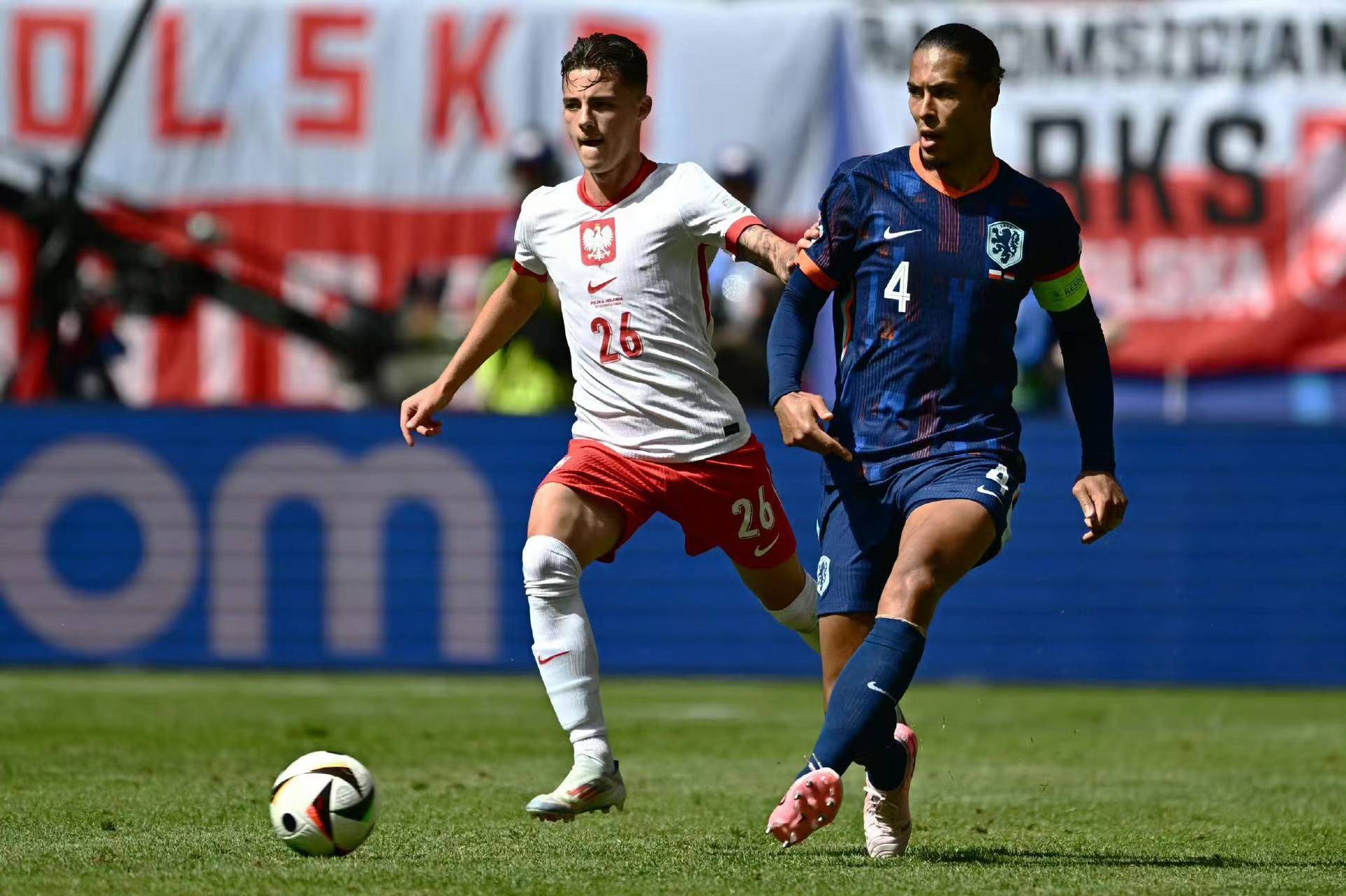 波兰力克比利时，莱万关键制胜