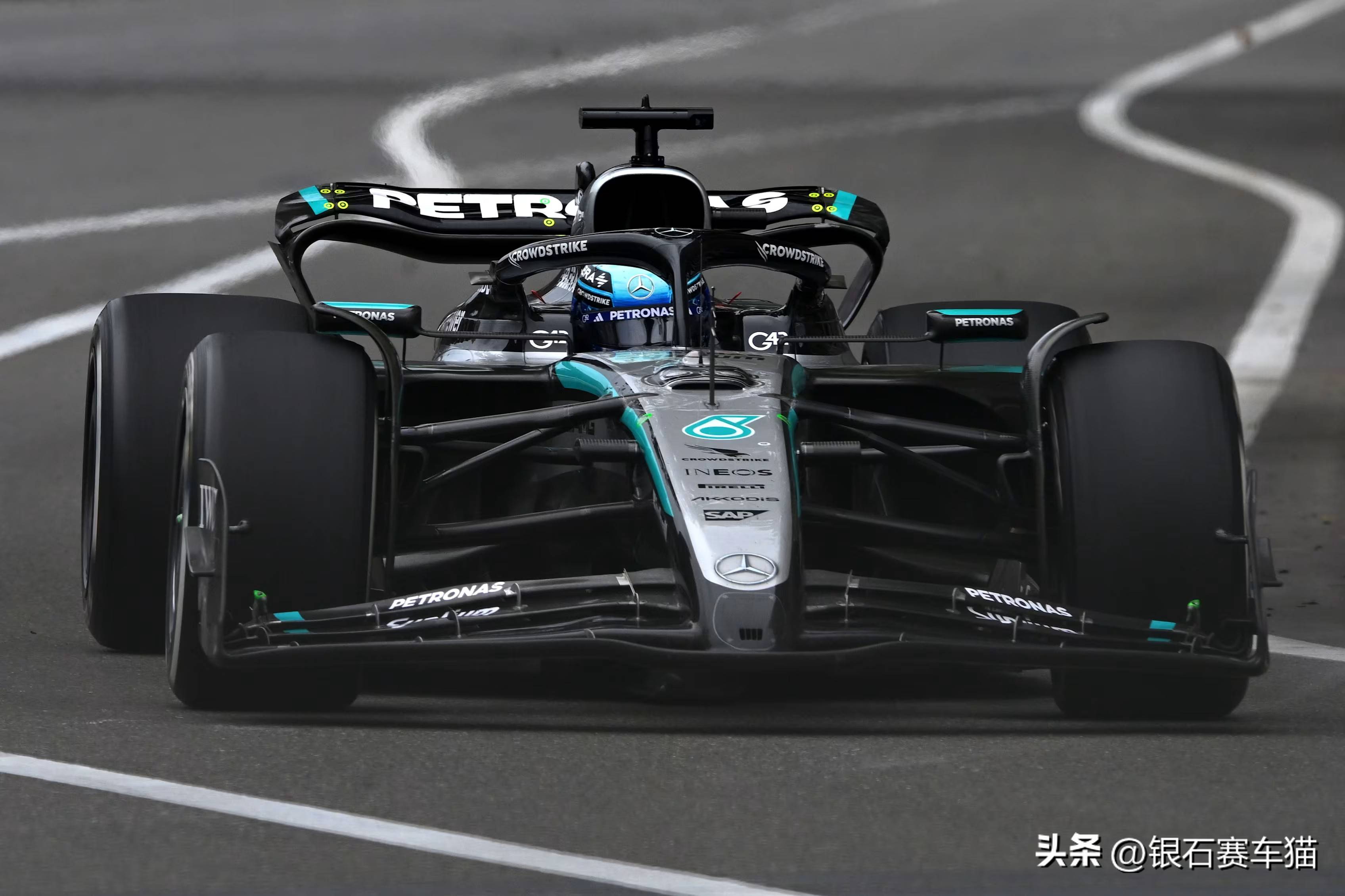 梅赛德斯鏖战迈凯伦，塞恩斯状态火热