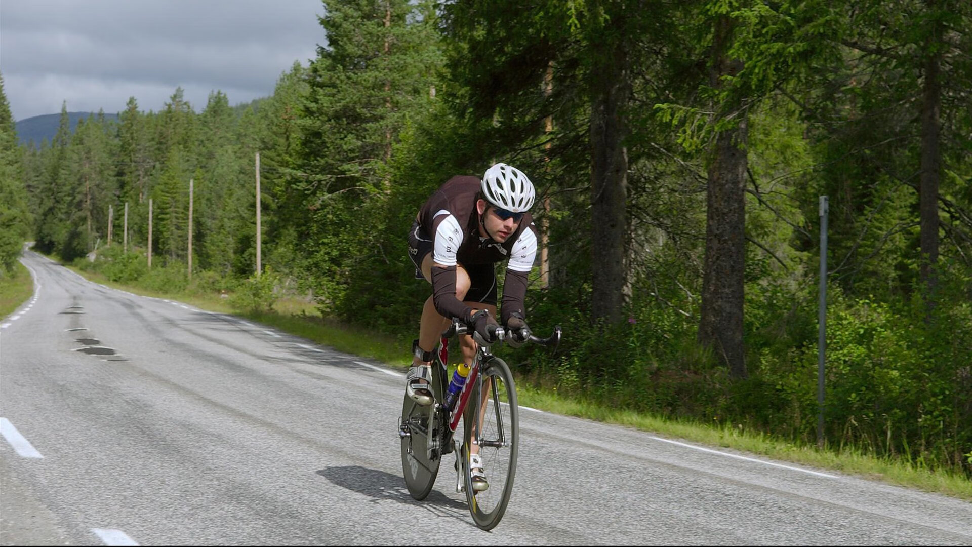 厄德高魔法撕裂钢铁防线，佛罗伦萨关键战如何让多特蒙德无解溃败