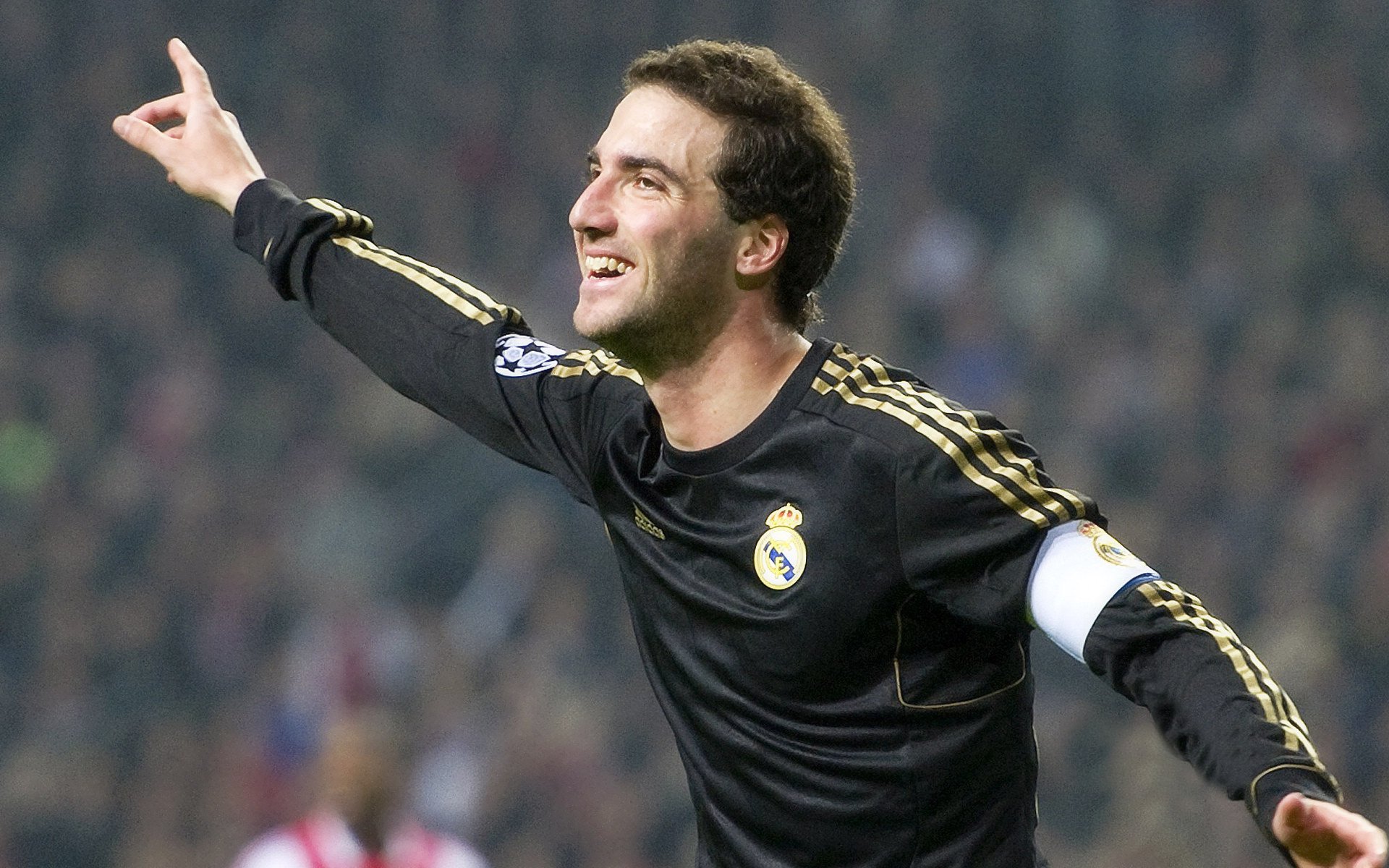 阿根廷制霸拜仁，弗拉霍维奇在NBA季后赛接管比赛，一场跨越时空的体育狂想