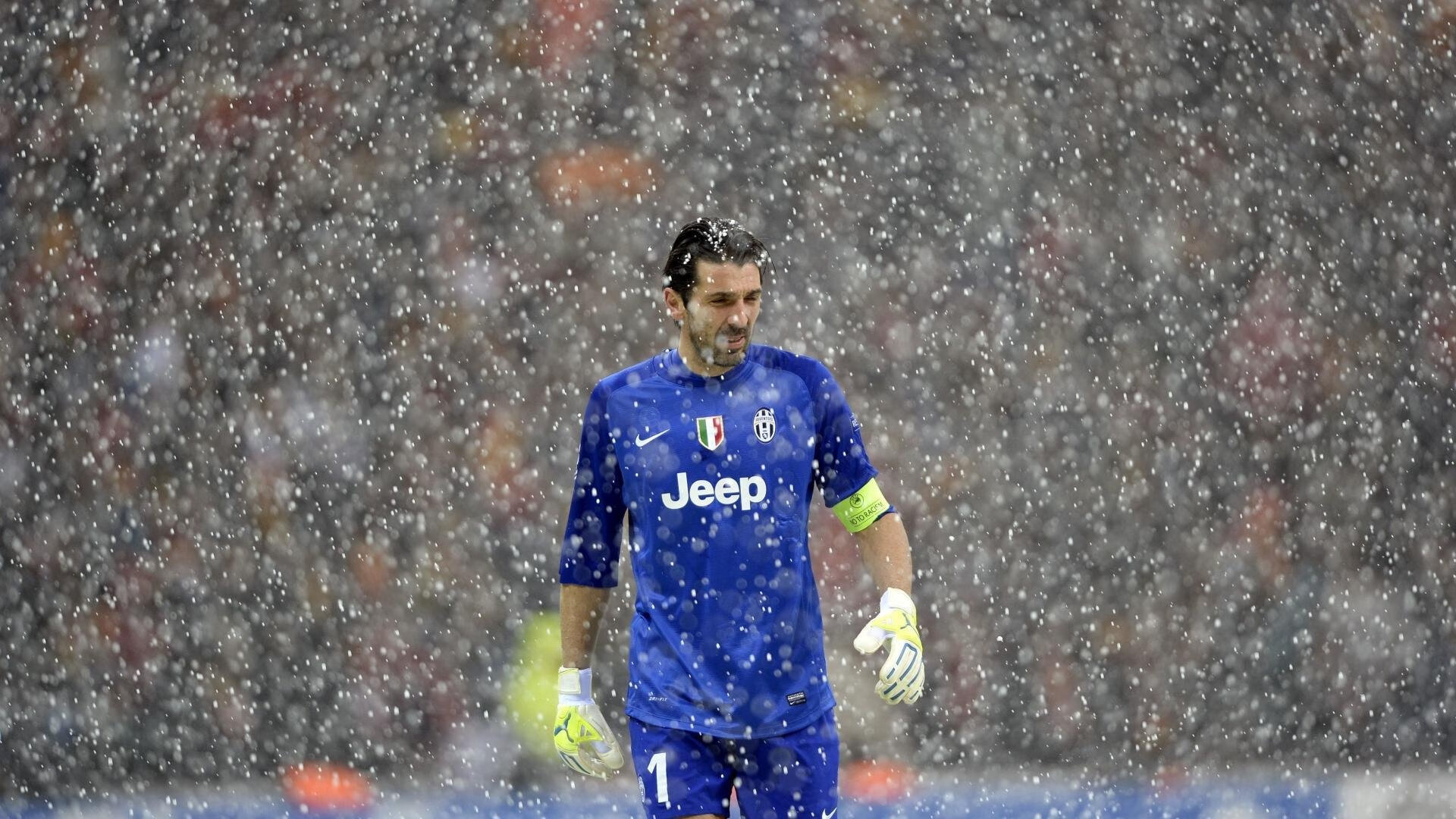 新赛季揭幕战,独行侠的险胜与F1赛场的无形共振